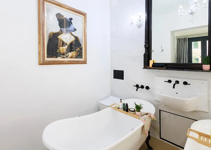 Dog Admiral - Urban Guest House